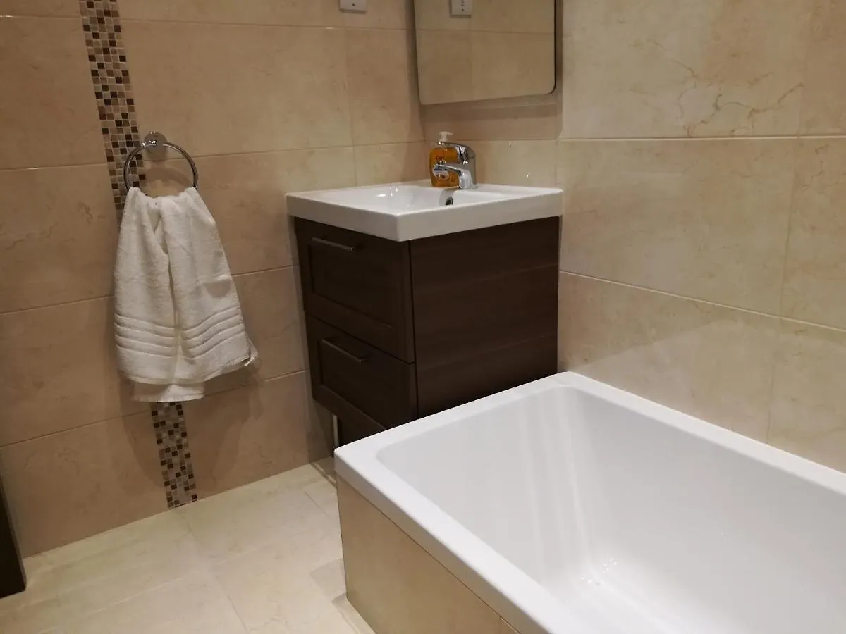 The Premier Suite - Fully Airconditioned - Ample Parking Naxxar Apartment